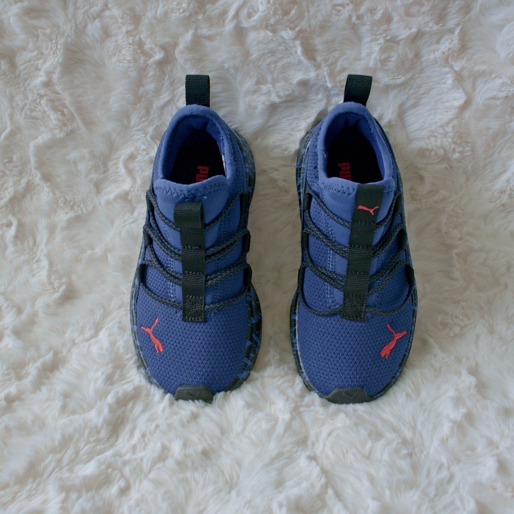 Puma Kids Blue Sneakers with Black and Red Accents - Picture 5 of 8